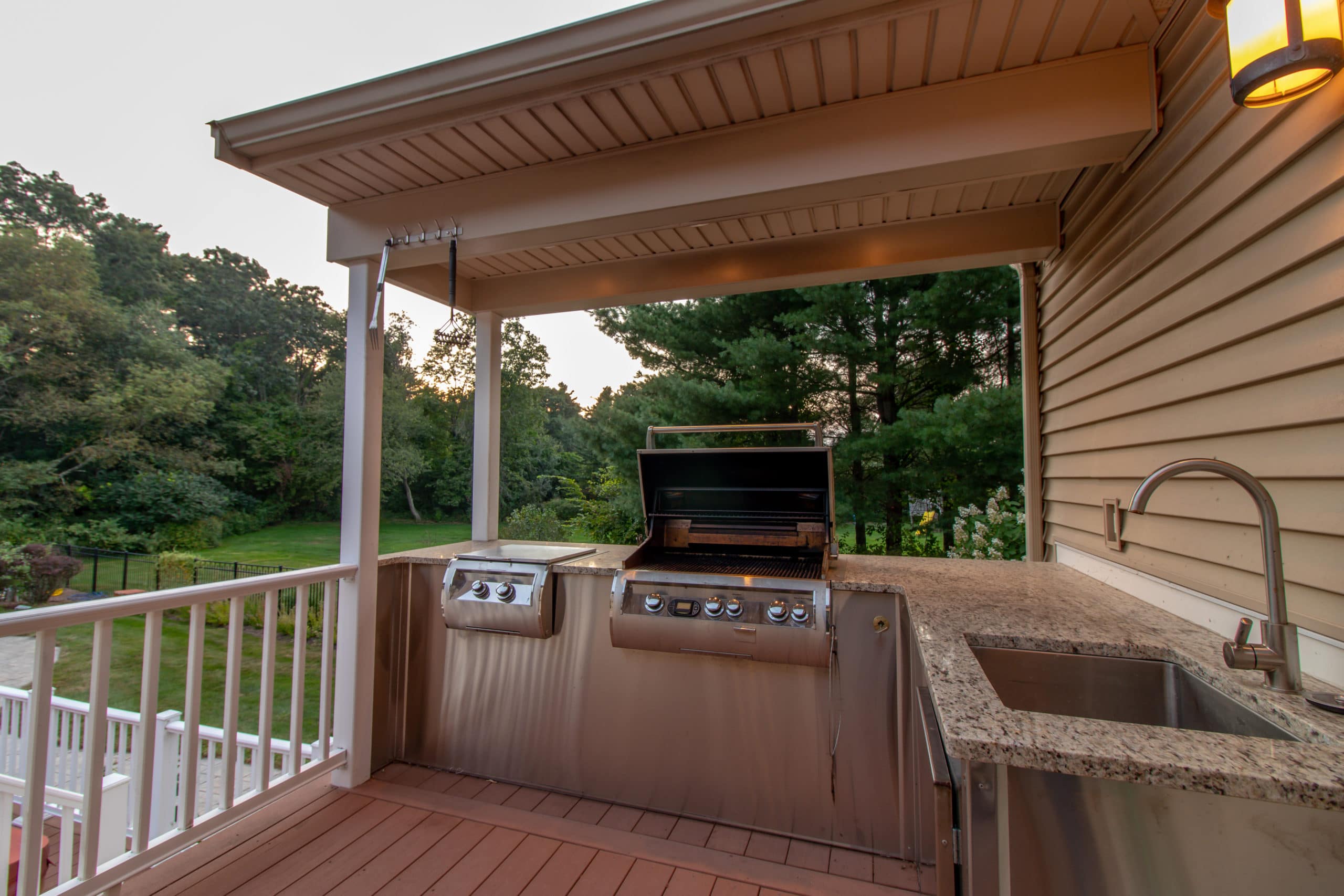 perimeter outdoor kitchen