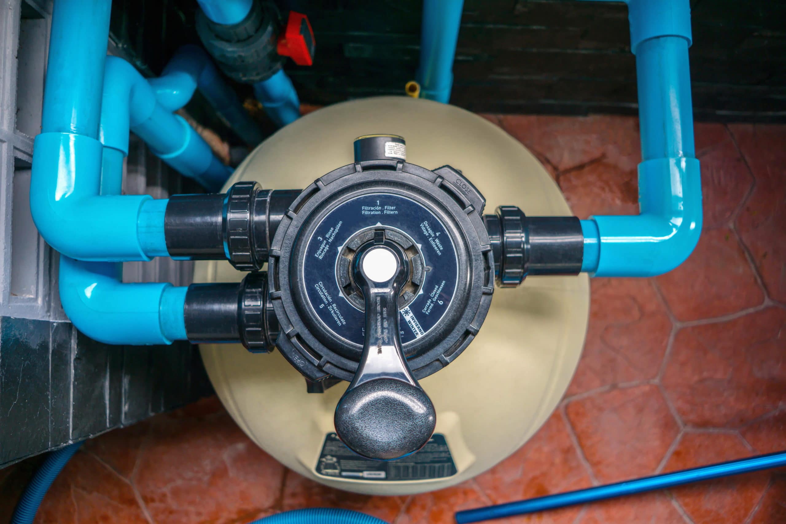 Clear the sand filter of the pool.Service and maintenance of the